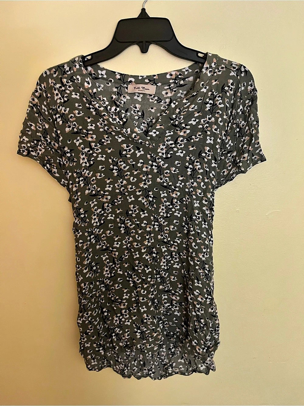 Full Moon Maternity Floral Short Sleeve Blouse in Green Size Large
